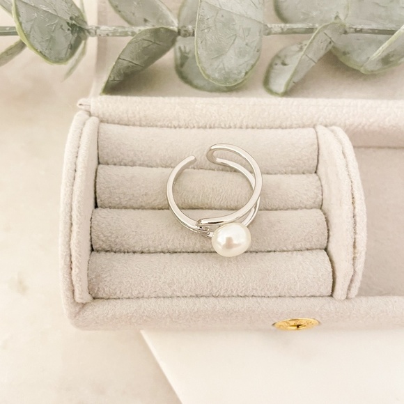 925 Sterling Silver Pearl Ring Minimalist Dainty Ring Pearl Accent Ring - Picture 4 of 8